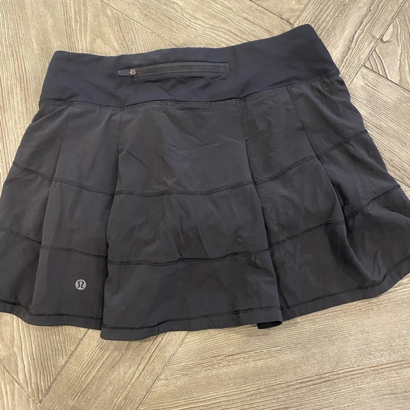 Lululemon skort size 4 - Picture 2 of 3